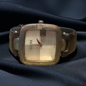 Vintage Gucci G series leather watch